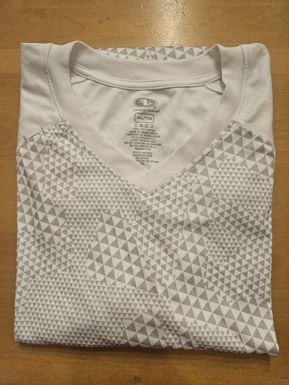 Athletic Works Women’s V-Neck Jersey in White and Light Gray Geometric